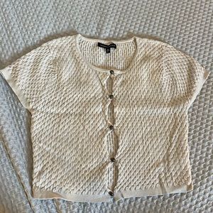 Kendall and Kylie crop key hole mini tee.